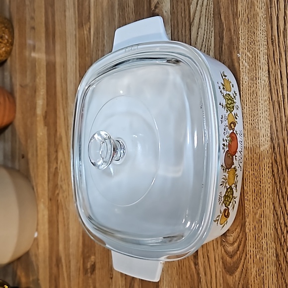 Corningware A-1-B 1 quart Baking dish with Pyrex lid # P-7-C - Picture 2 of 4